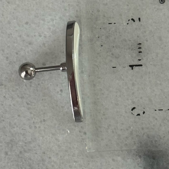 Silver White Arch Large Cartilage Statement Earring
Brand New - Picture 2 of 4